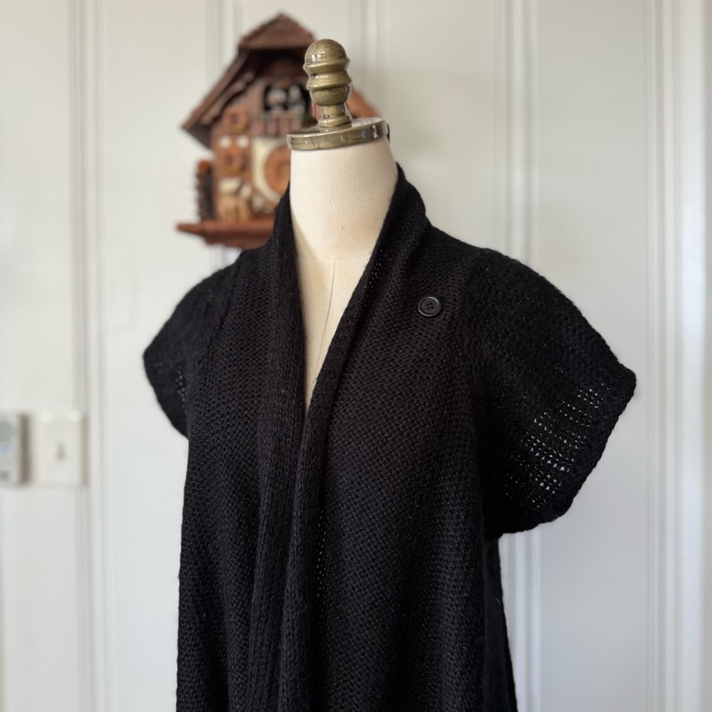 Short Sleeve Black Knit Fringe Shawl Sweater Small - Picture 4 of 5
